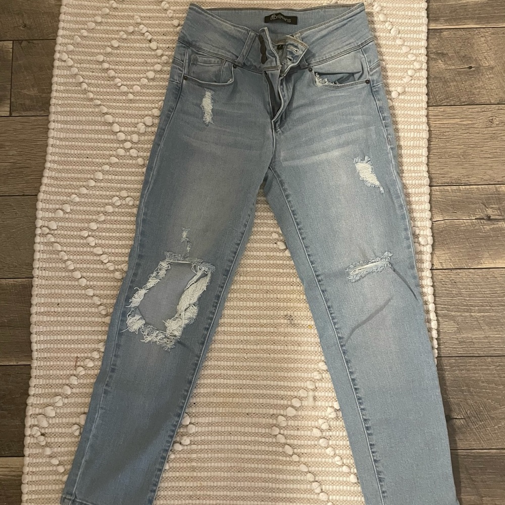 Fashion nova destroyed jeans